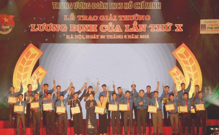 150 thanh niên nông thôn tiêu biểu nhận giải thưởng Lương Định Của lần thứ 10 năm 2015 - ảnh 1
